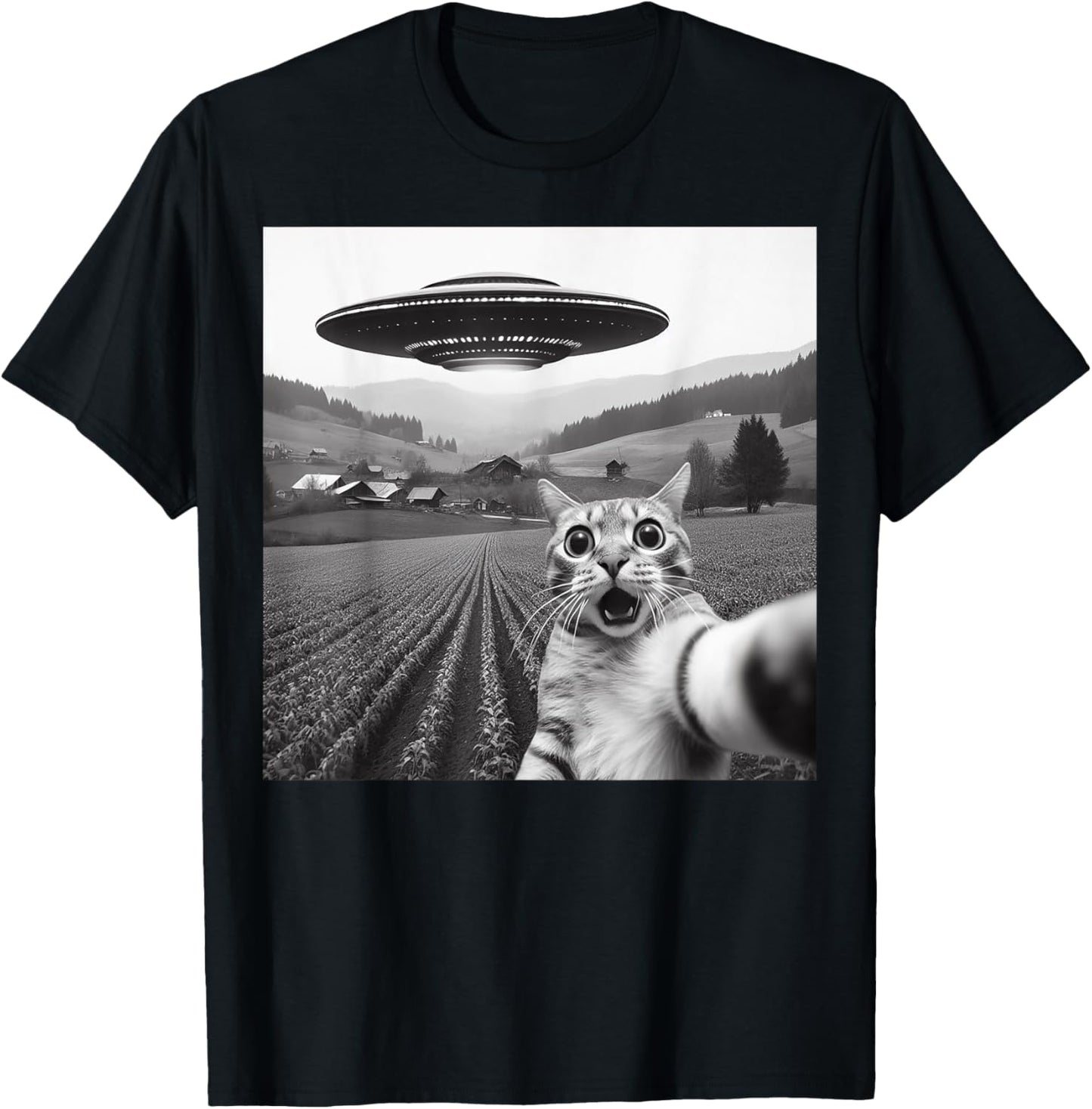 Cat Selfie With Alien UFO Funny Cat Gifts For Men Women Teen T-Shirt