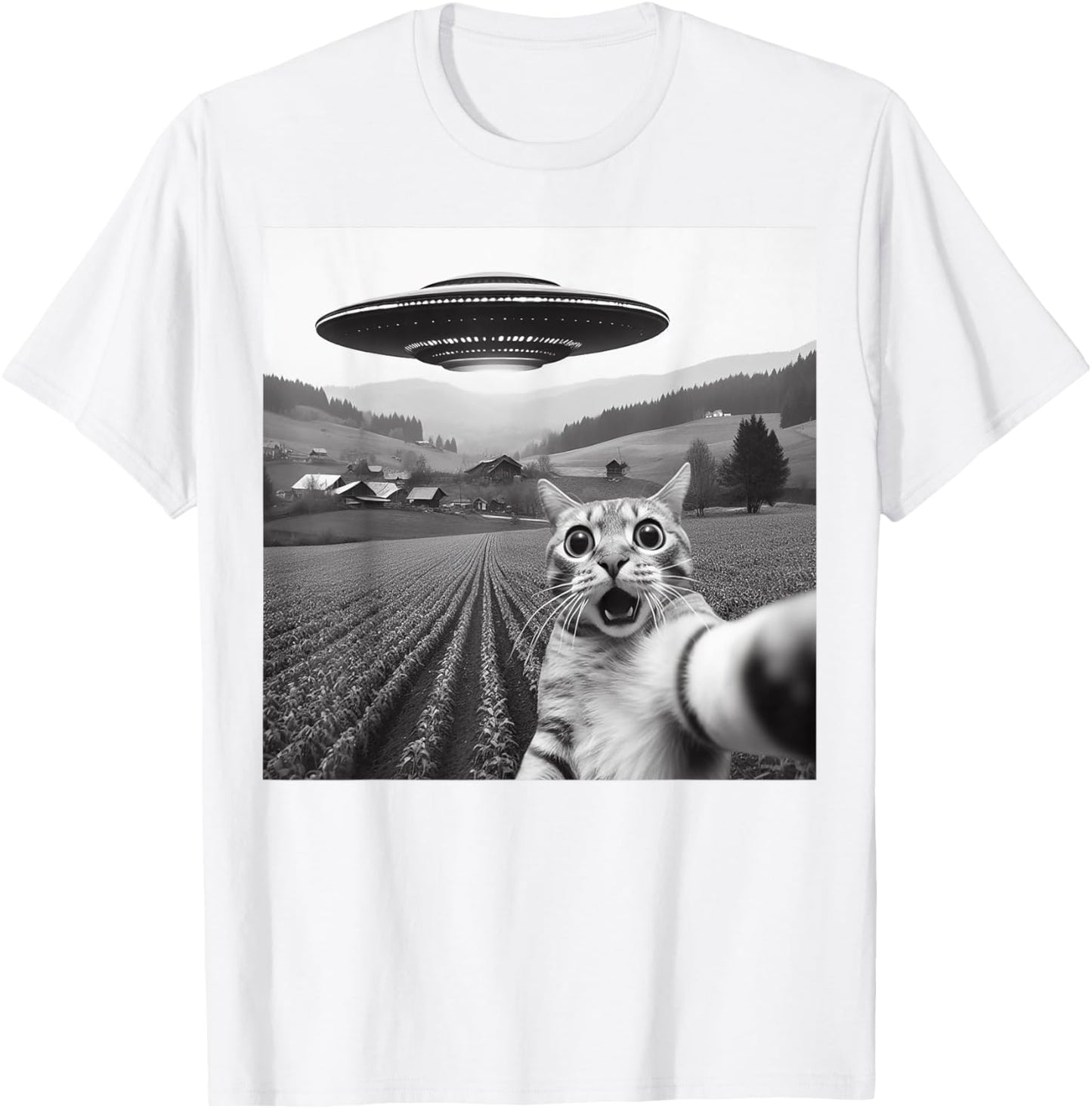 Cat Selfie With Alien UFO Funny Cat Gifts For Men Women Teen T-Shirt
