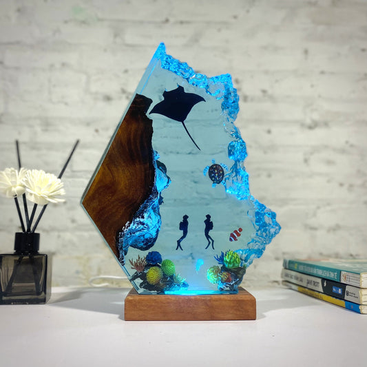 Manta Ray and Couple Divers Night Light