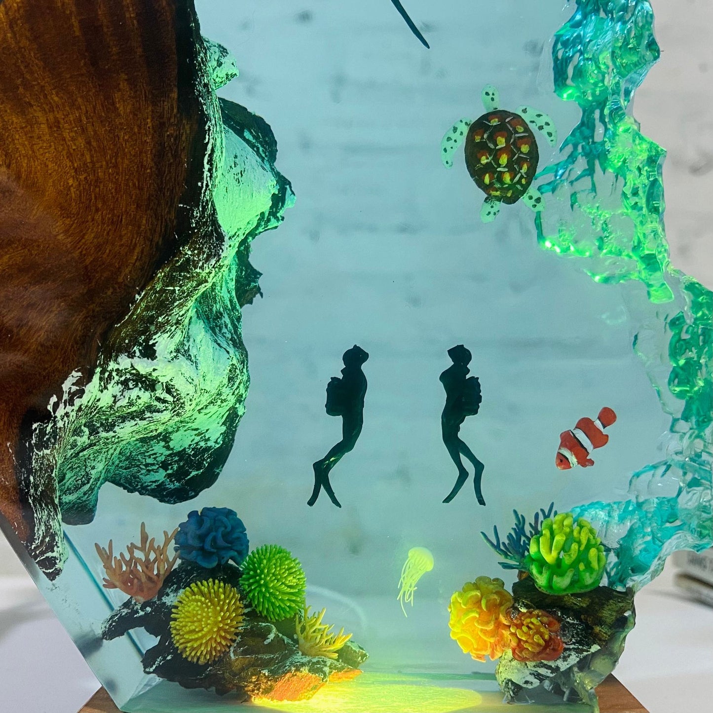Manta Ray and Couple Divers Night Light