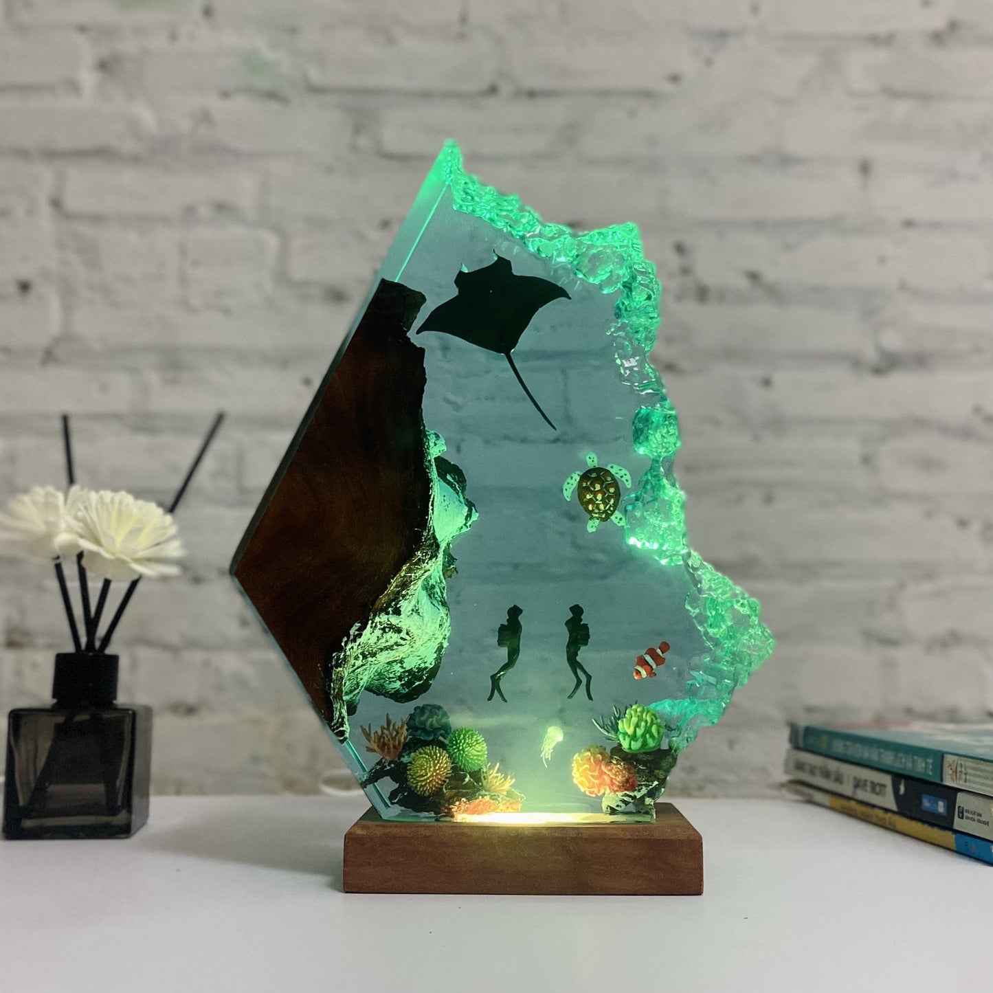 Manta Ray and Couple Divers Night Light
