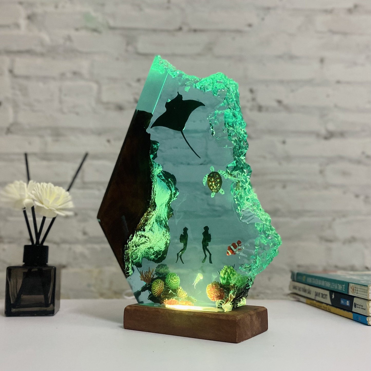 Manta Ray and Couple Divers Night Light